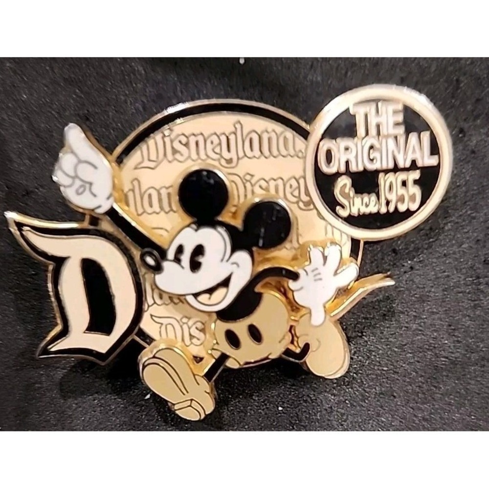 Disney Pin Disneyland‎ Retro Mickey Mouse (3D) Original Since 1955 16902 DLR